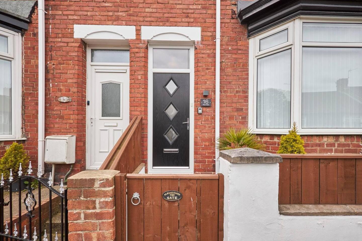 Pass The Keys Modern Home In A Seaside Town Seaham Exterior foto